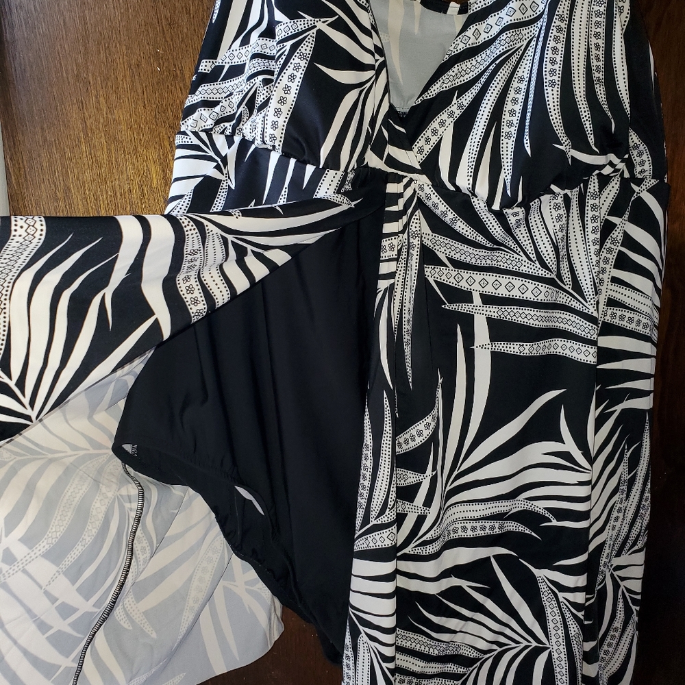 Swimsuit - Picture 2 of 7